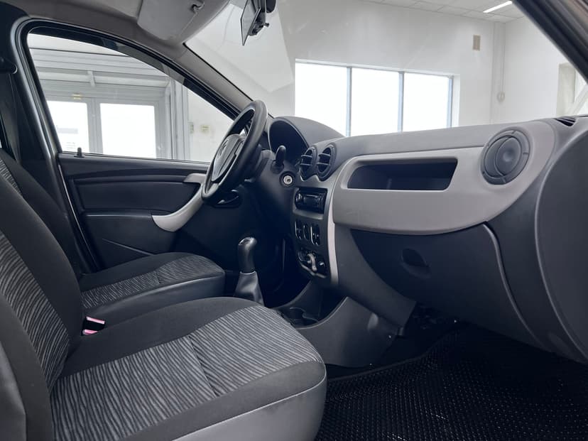 renault-logan-2012-270-21