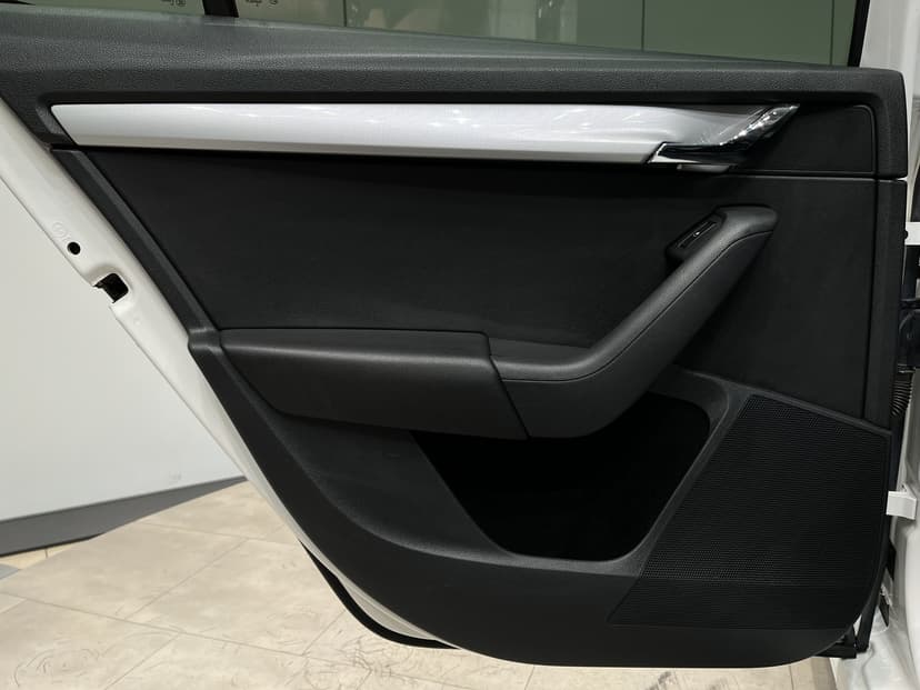 skoda-octavia-2014-1109-11