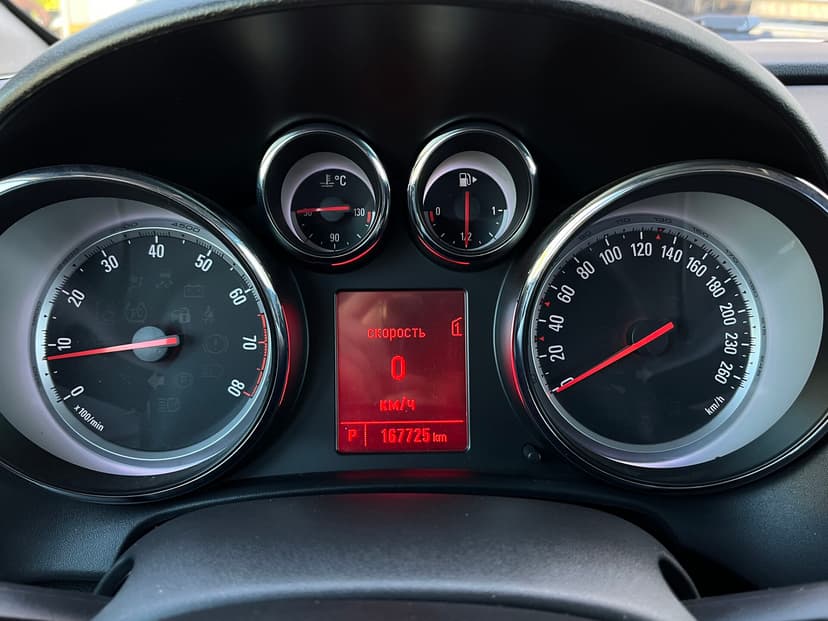 opel-astra-2013-77-30