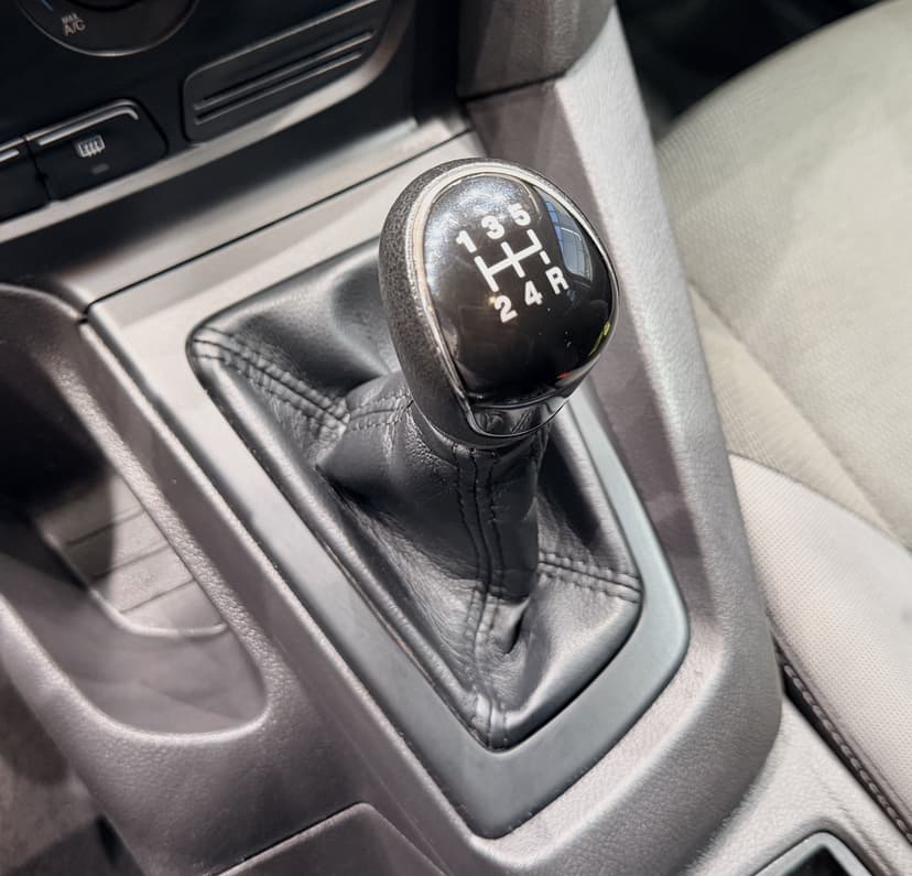 ford-focus-2012-1091-8