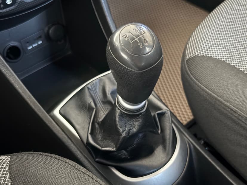 hyundai-solaris-2011-181-17
