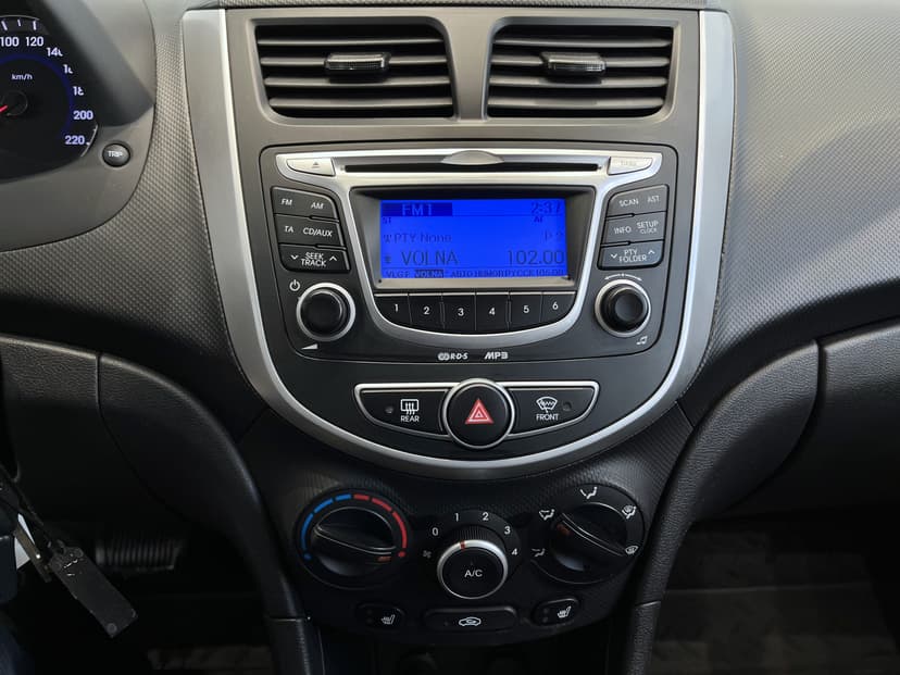 hyundai-solaris-2012-1137-12