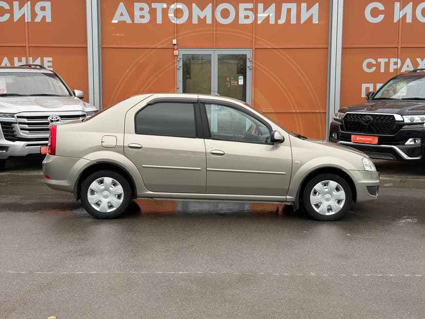 renault-logan-2011-576-3