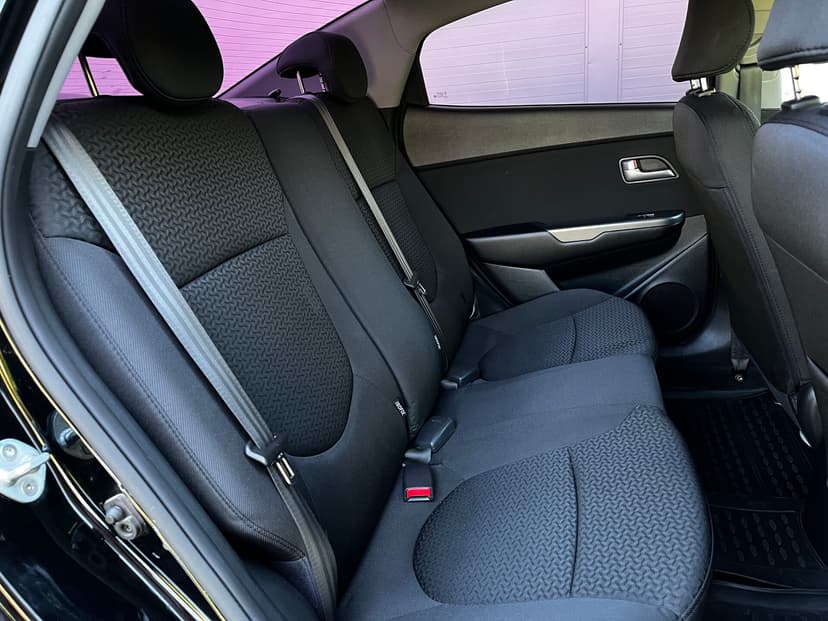 kia-rio-2017-97-24