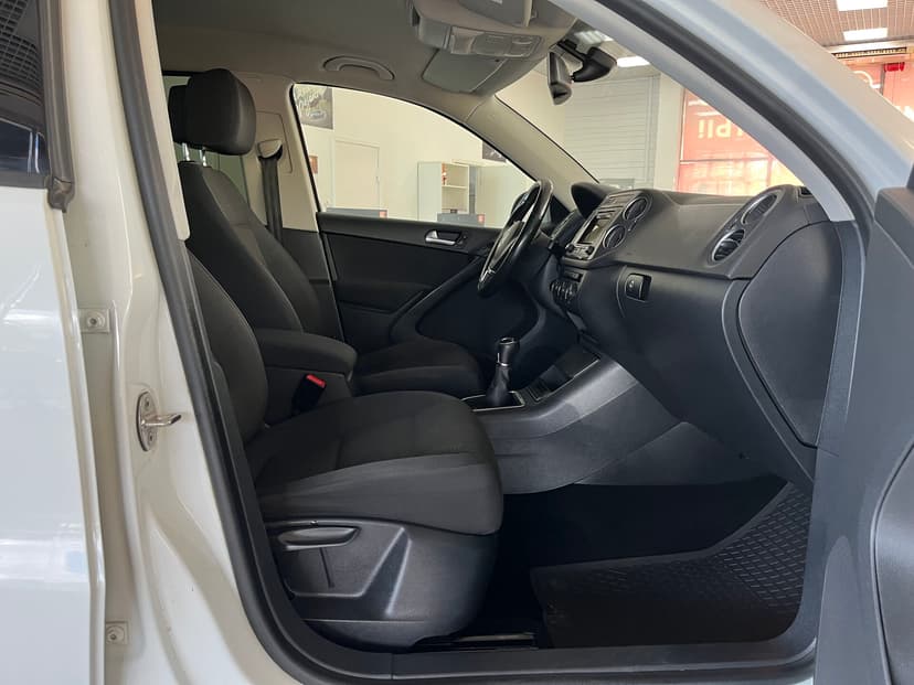 volkswagen-tiguan-2015-197-26