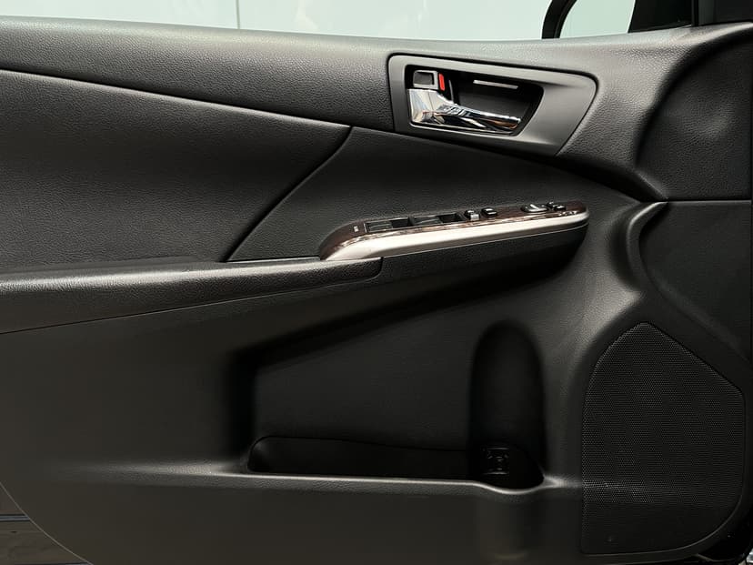 toyota-camry-2017-1100-4