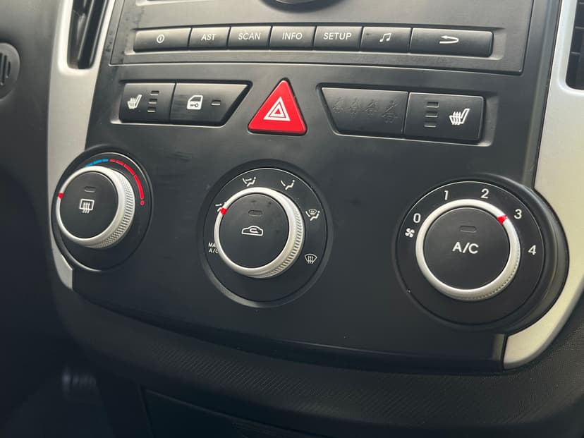 kia-ceed-2010-52-10