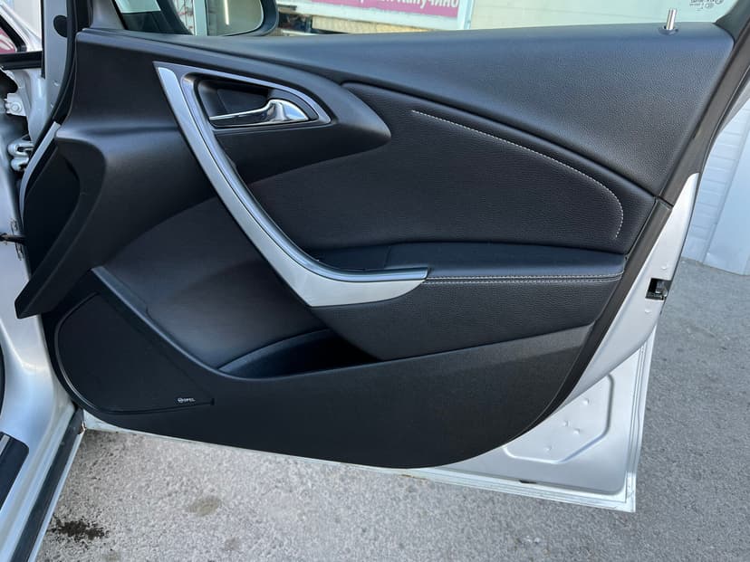 opel-astra-2013-77-27