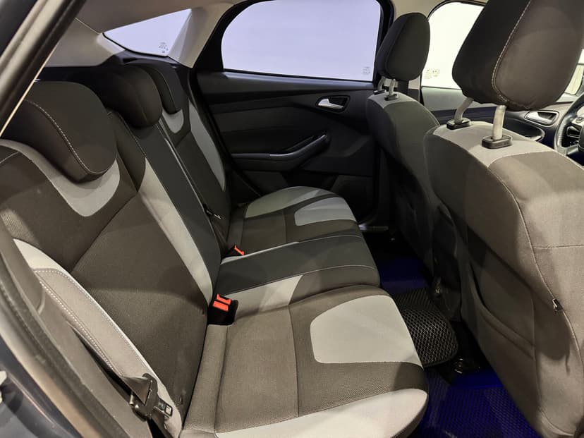 ford-focus-2011-966-22