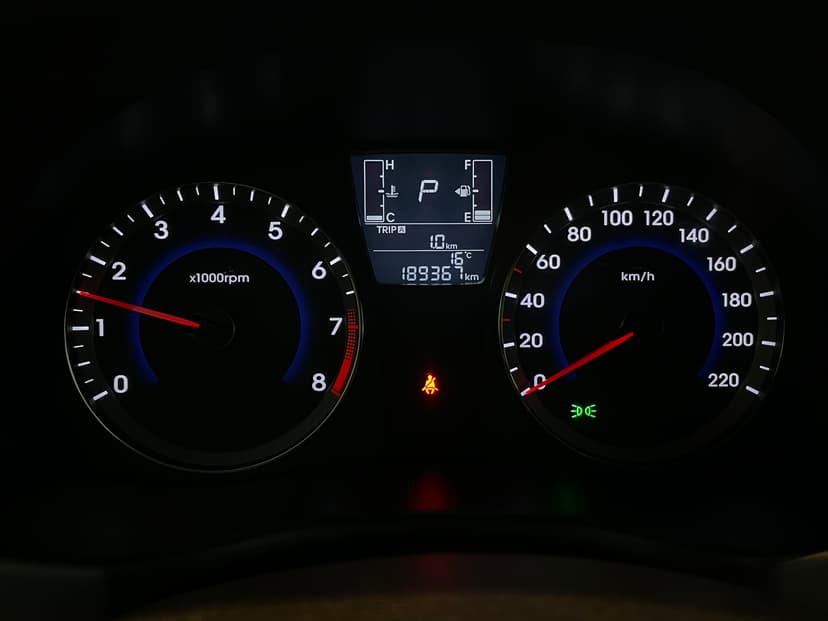 hyundai-solaris-2015-1125-7