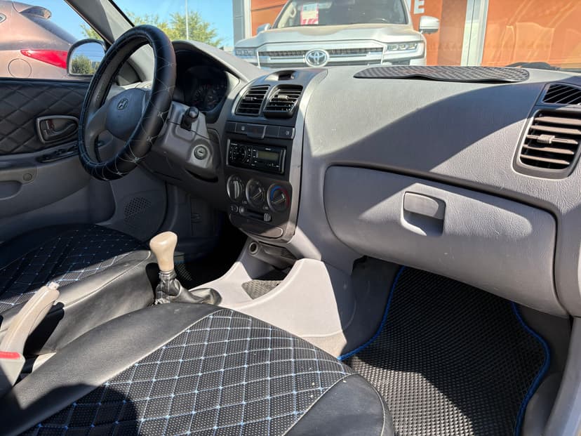 hyundai-accent-2005-220-19