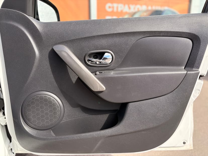 renault-logan-2018-389-25