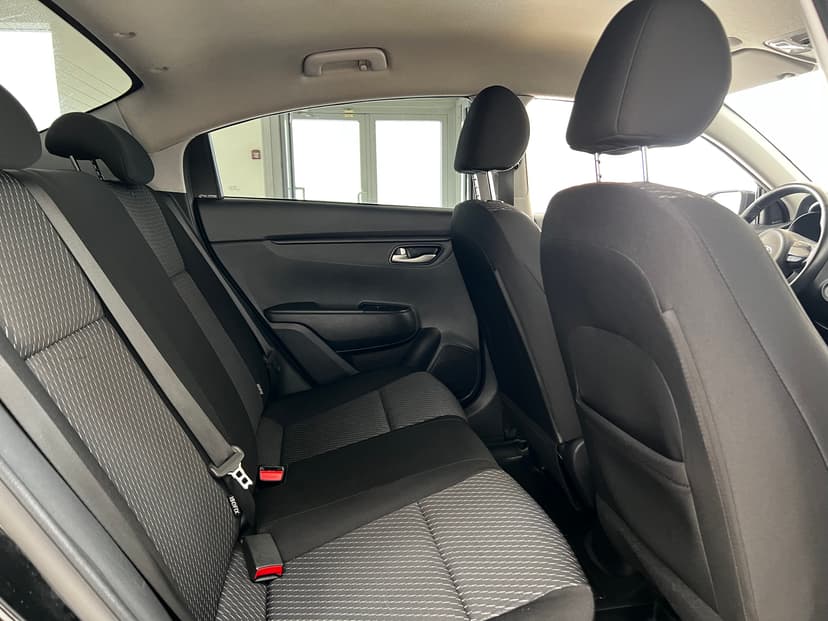 kia-rio-2019-1231-32