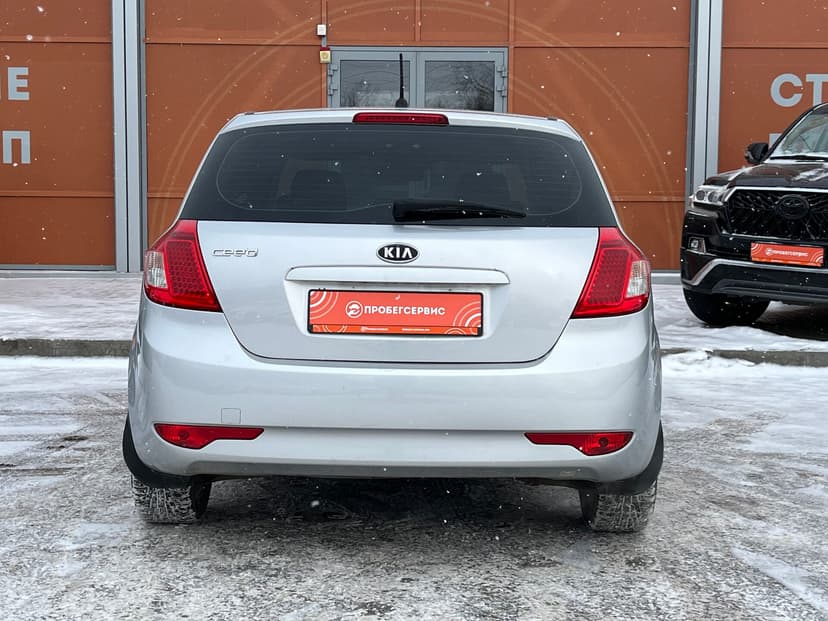 kia-ceed-2010-1006-5