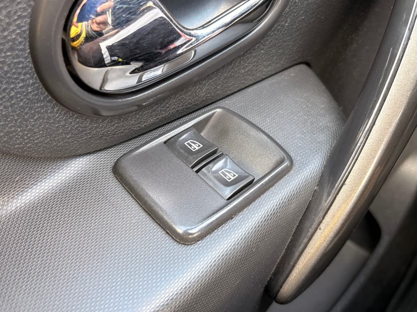 renault-logan-2018-389-17