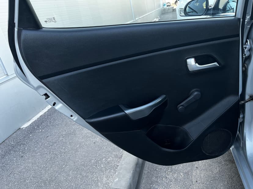 kia-rio-2015-100-17
