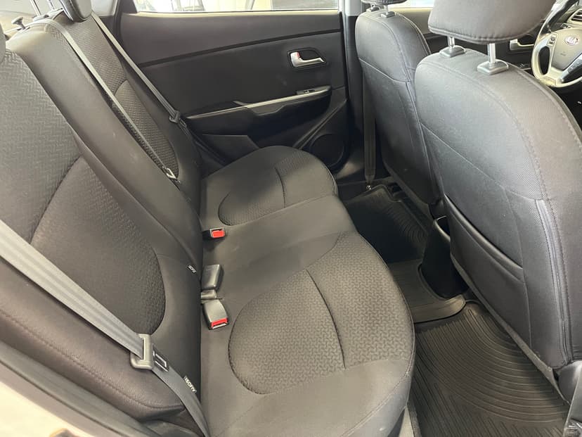 kia-rio-2016-26-24