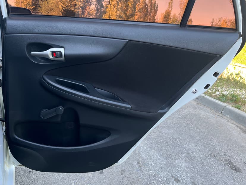 toyota-corolla-2012-89-25
