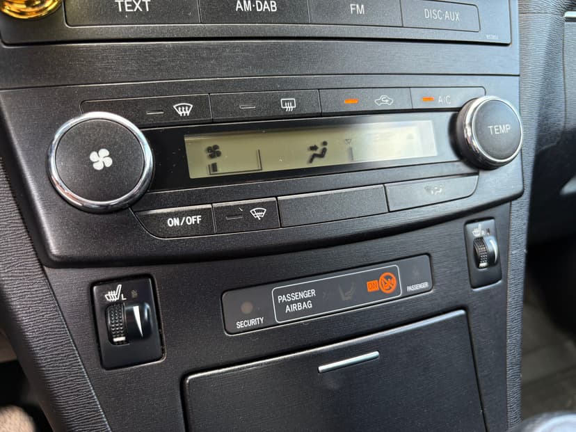 toyota-avensis-2010-185-16
