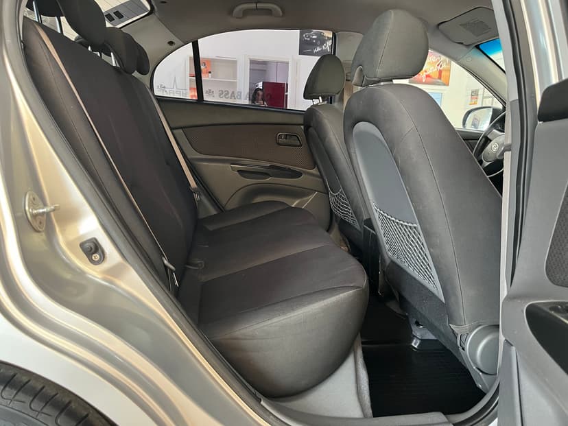 kia-rio-2010-188-24
