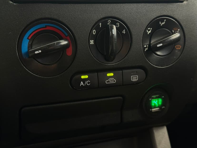 kia-rio-2003-328-12