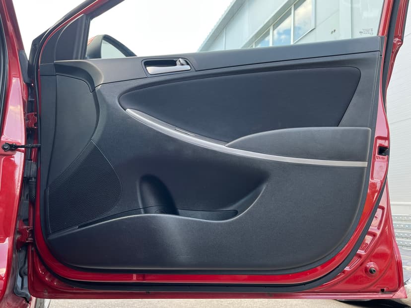 hyundai-solaris-2015-27-25