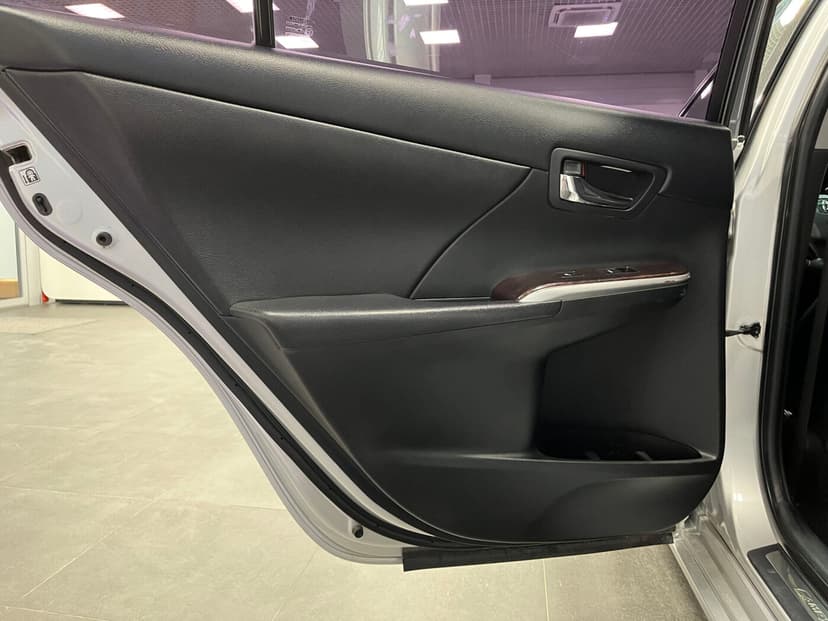 toyota-camry-2017-56-21