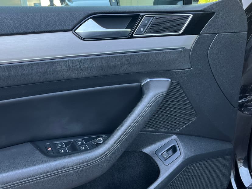 volkswagen-passat-2018-61-22
