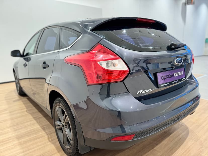 ford-focus-2011-966-8