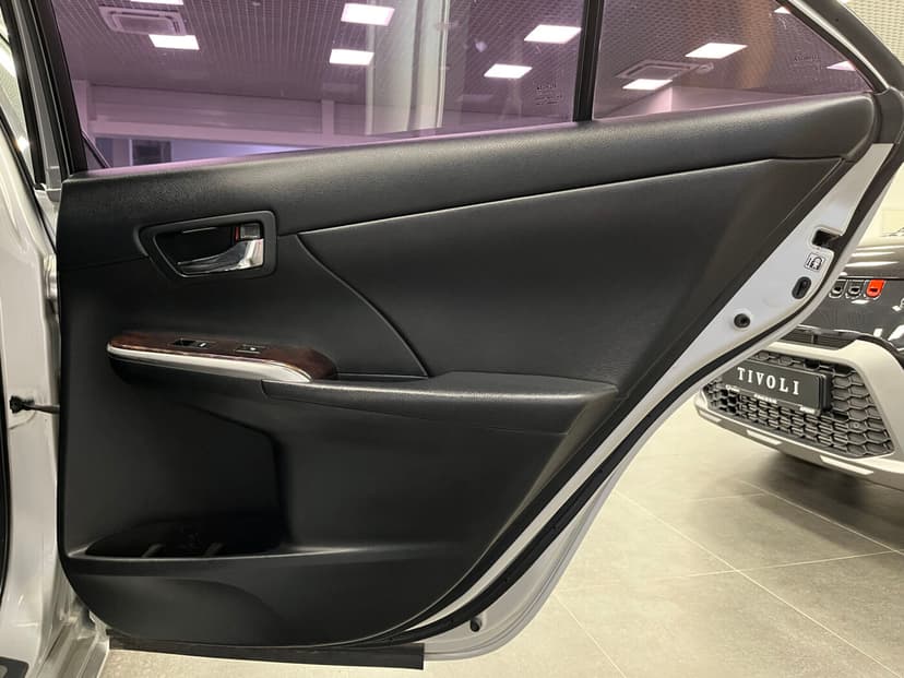 toyota-camry-2017-56-24
