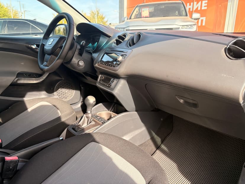 seat-ibiza-2012-367-17