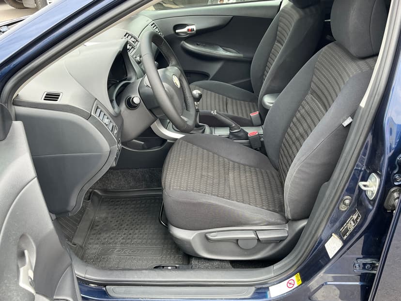 toyota-corolla-2010-42-18