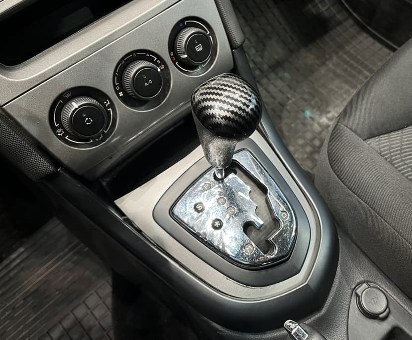 peugeot-308-2010-1132-8