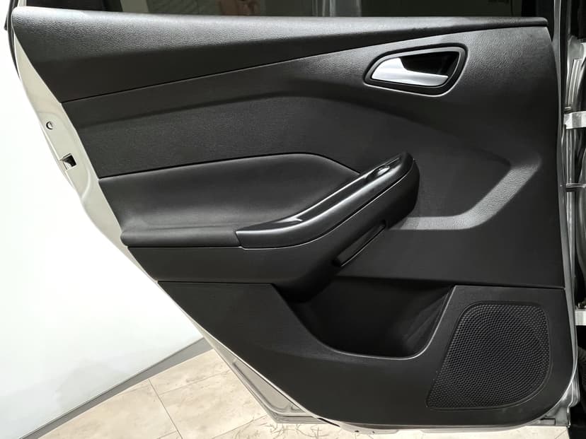 ford-focus-2012-1086-20