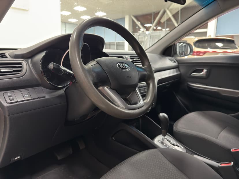 kia-rio-2013-653-19