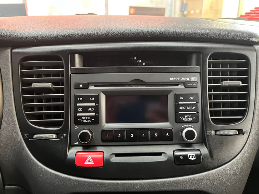 kia-rio-2010-188-19