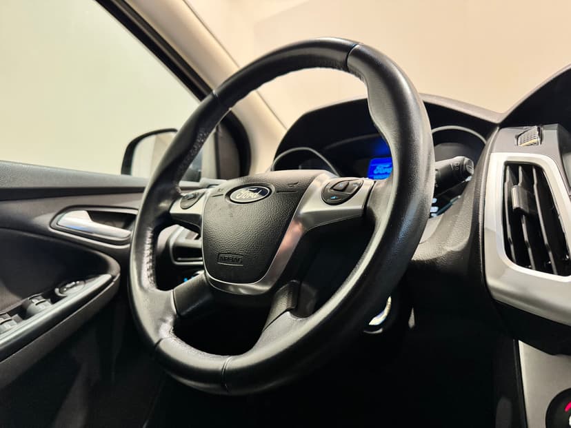 ford-focus-2011-966-17