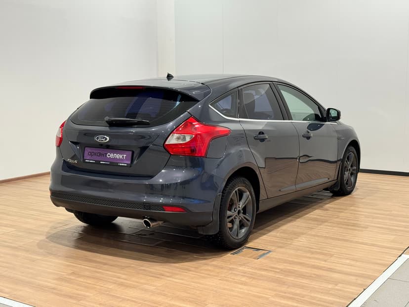 ford-focus-2011-966-4