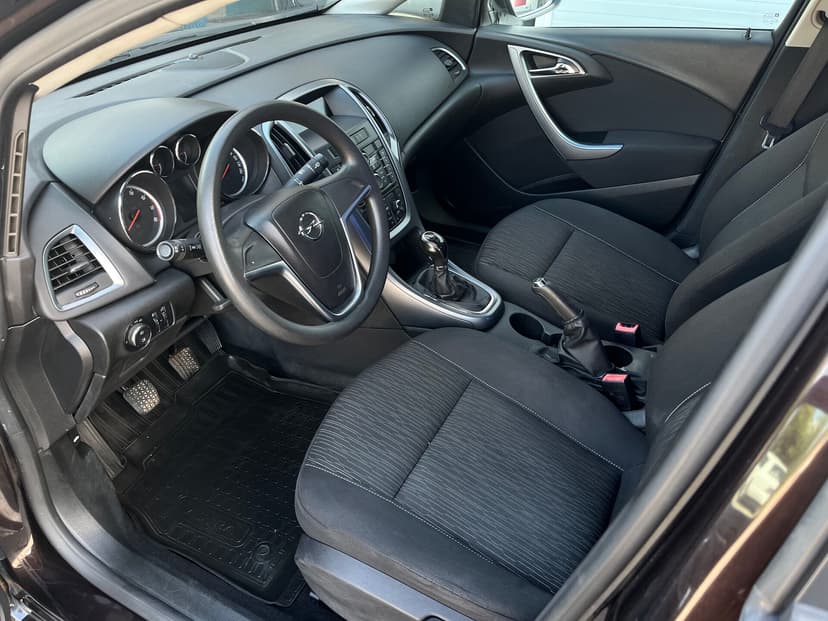 opel-astra-2013-57-18