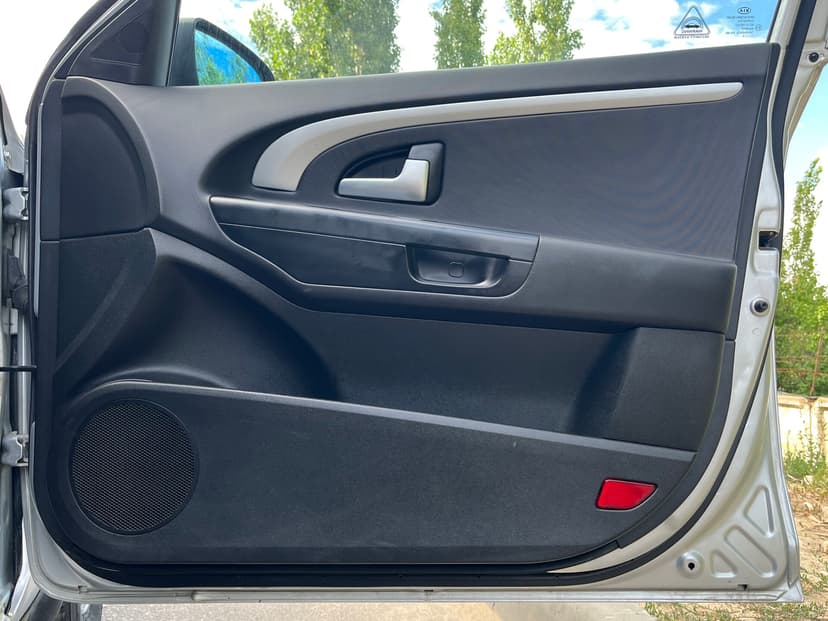 kia-ceed-2010-52-23