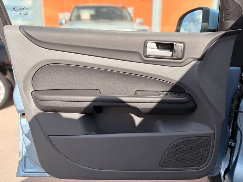 ford-focus-2008-323-22