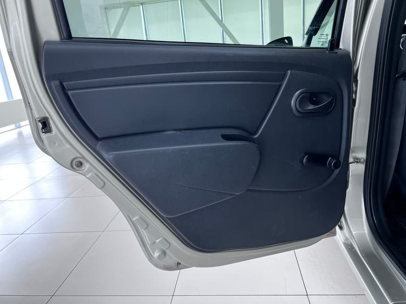 renault-logan-2012-270-19