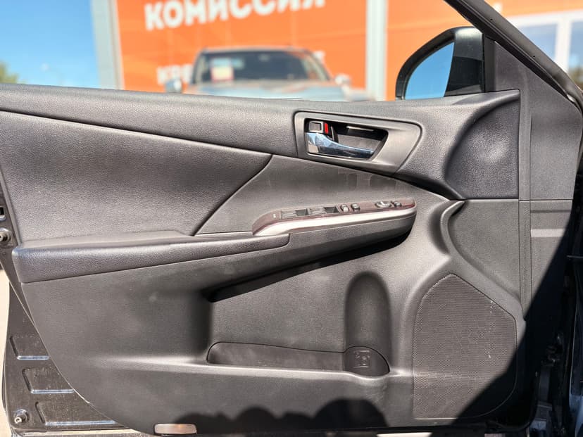 toyota-camry-2015-361-27