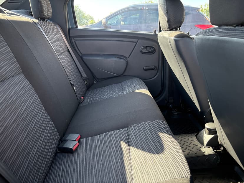renault-logan-2011-173-23