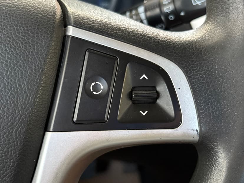 hyundai-solaris-2011-181-13