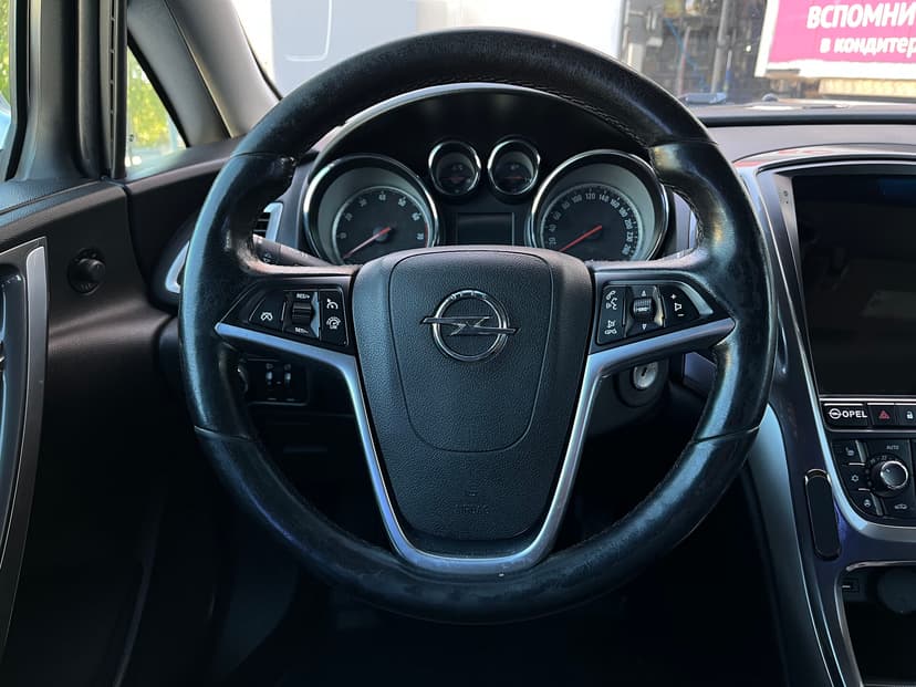 opel-astra-2013-77-13