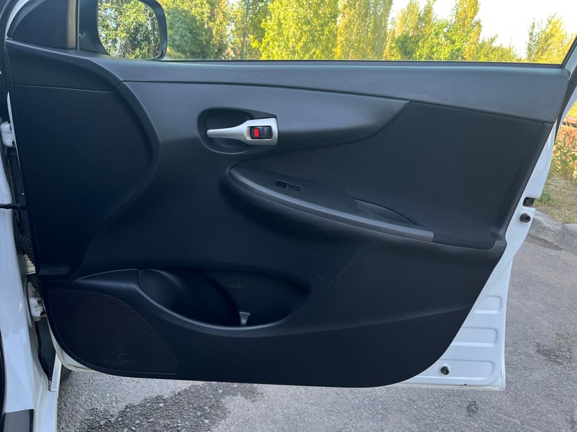 toyota-corolla-2012-89-27