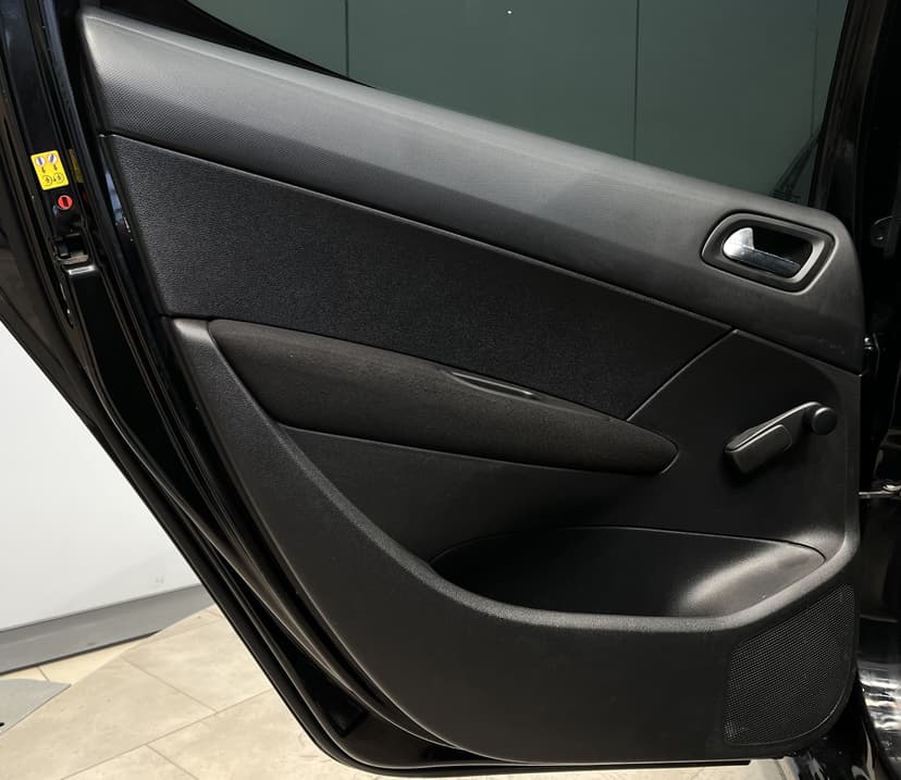 peugeot-308-2010-1132-10