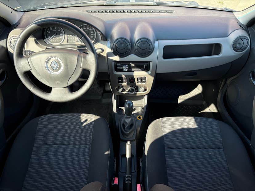 renault-logan-2011-173-10
