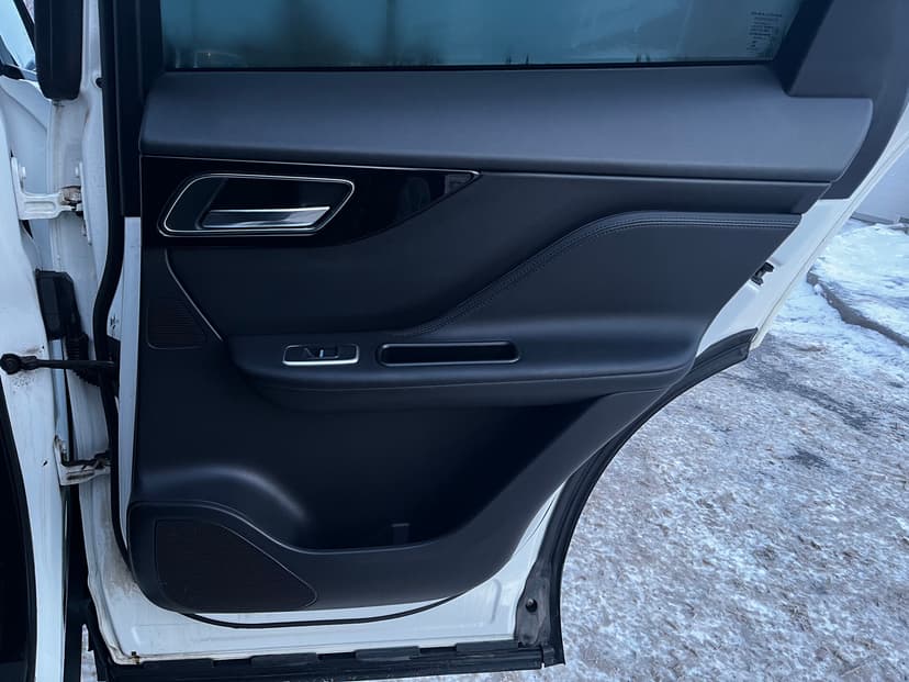 jaguar-f-pace-2016-31-27